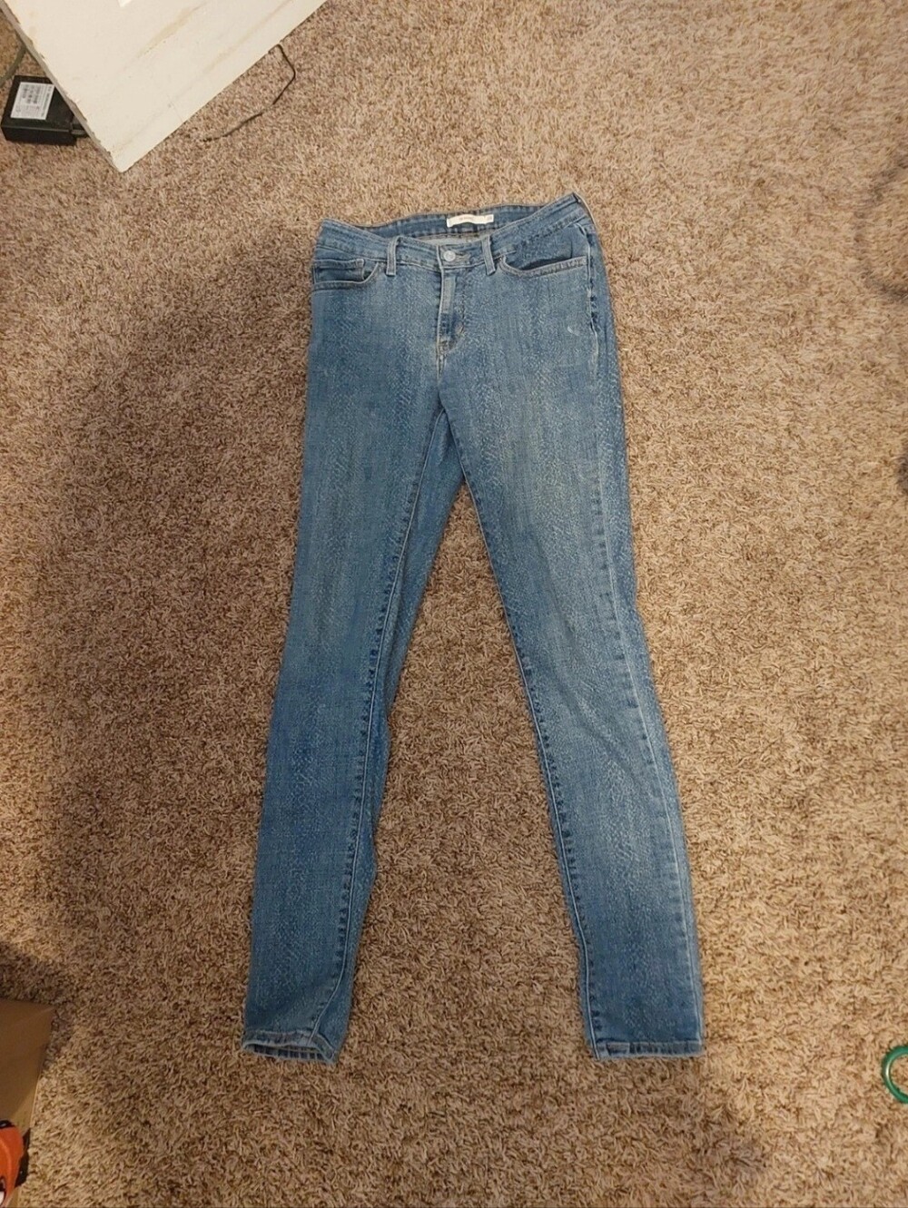 Levi's skinny jeans size 28 women